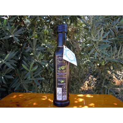 Etiqueta colgante con cordón dorado en Botella de 250 ml de Aceite de Oliva Virgen Extra con D.O. Sierra de Cazorla